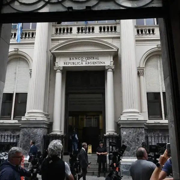 El Banco Central bajó 10 puntos la tasa de interés y la llevó a 70%