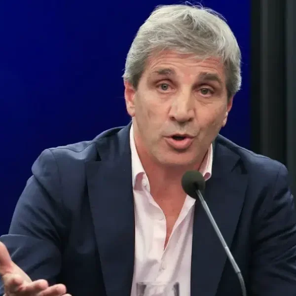 Presentación al FMI: Más recorte de gasto, inflación en baja y acumulación de reservas