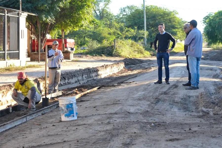 El intendente Víctor Araujo supervisó obras en el barrio Los Pinos