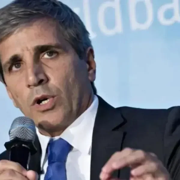 Para Caputo, la inflación seguirá subiendo porque «los argentinos tienden a pensar que todo va a salir mal»