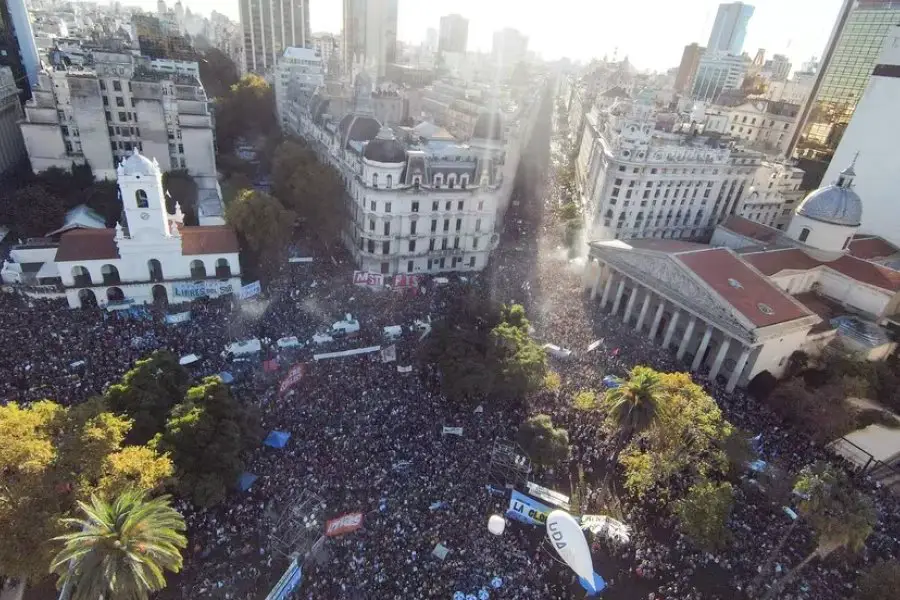 Masiva marcha de universitarios llegó a la Plaza de Mayo