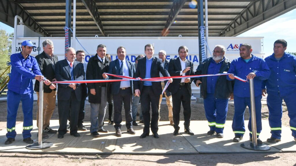 Zamora entregó viviendas e inauguró 24 cuadras de pavimento y una obra que garantiza el suministro de agua a más de 10 mil vecinos de Tintina