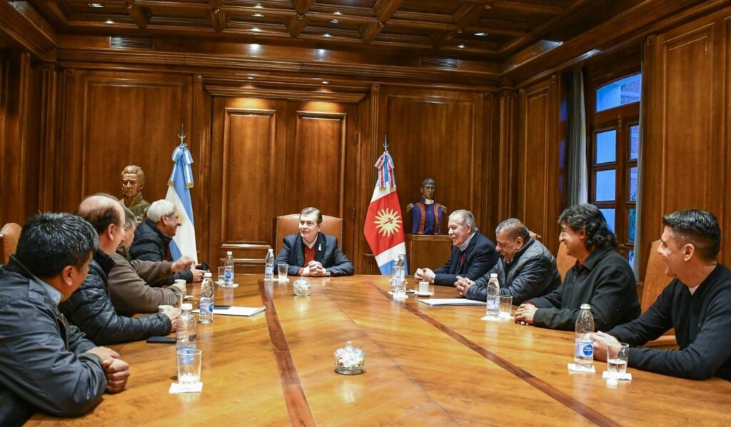 El gobernador Zamora se reunió con directivos de UOCRA
