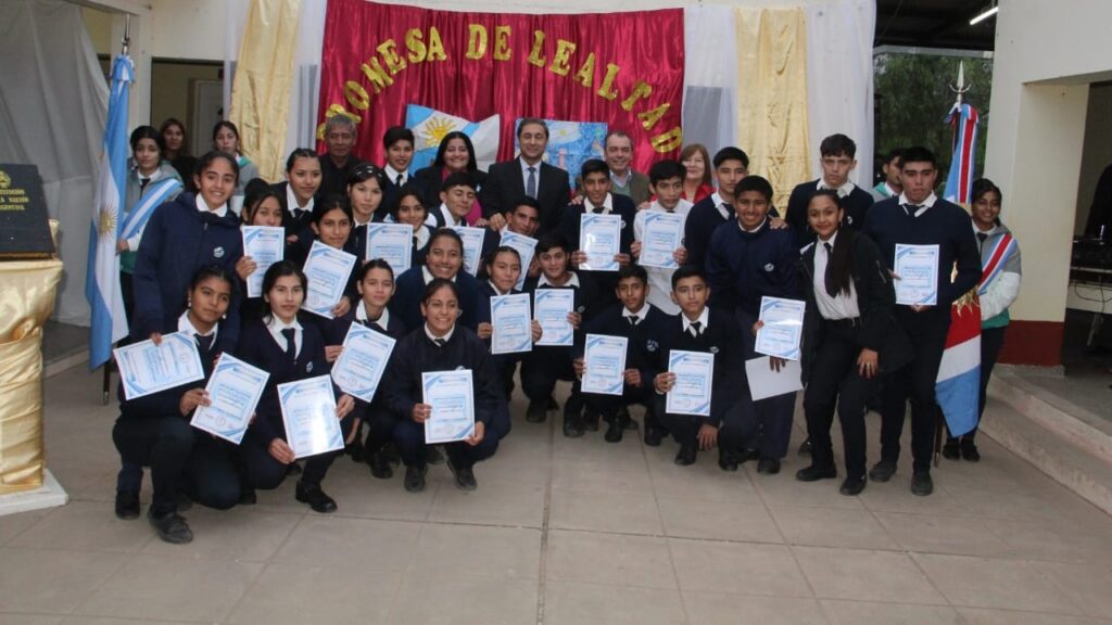 El vicegobernador participó en Yuchán de la promesa de Lealtad a la Constitución Nacional realizada por alumnos de 3° año