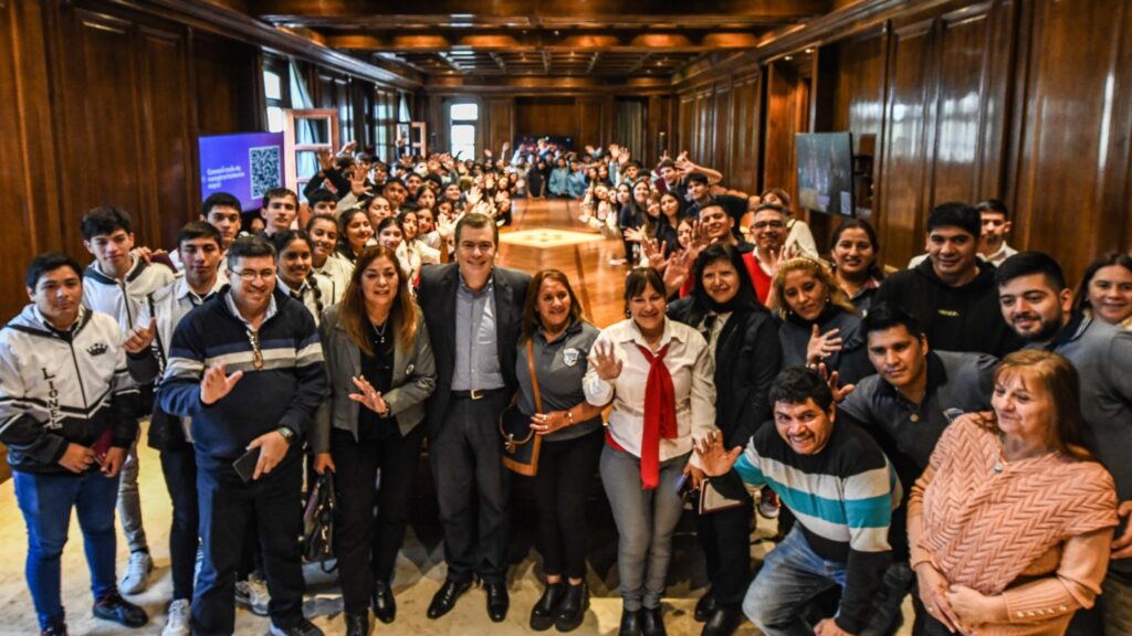 El gobernador Zamora recibió a estudiantes de cuatro instituciones de los departamentos San Martín y Loreto