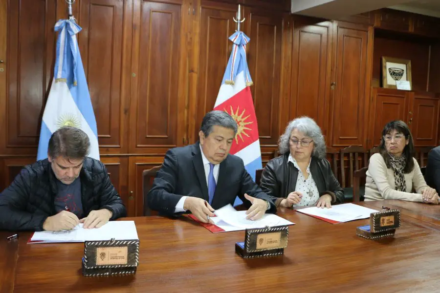 Se firmó un Convenio Específico entre la Escuela de Artes y Oficios de la UNSE y la Unión Industrial de Santiago