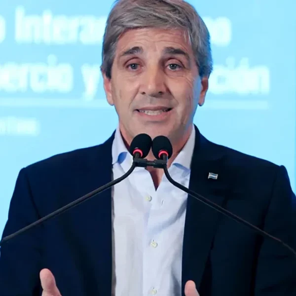 Para Caputo, haber quitado el cepo cambiario en enero “hubiese sido una calamidad”