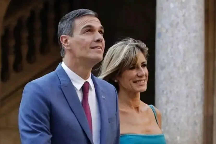 Pedro Sánchez dice que su mujer es «honesta» y confía en que la Justicia archivará su causa