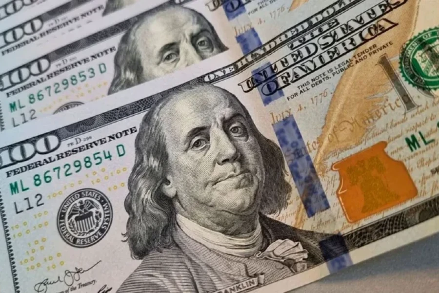 El dólar blue, imparable: llegó a $1.300 y marcó un nuevo récord