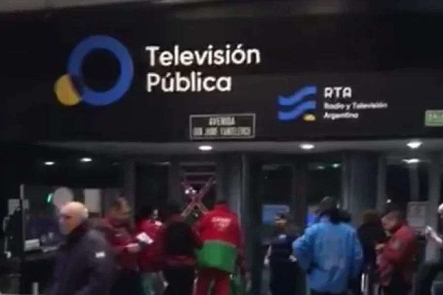 Murió un empleado en la TV Pública y apuntan al Gobierno por «dispensar» a médicos