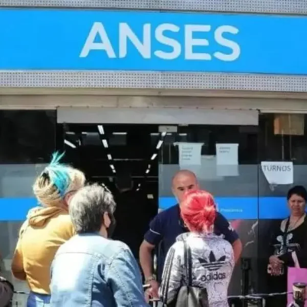 Jubilados y pensionados: ¿Cuándo cobran los el nuevo aumento, bono y aguinaldo?