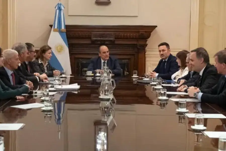 Francos encabezó la reunión de Gabinete y afirmó: “Tenemos que reorganizar la estructura del Gobierno”