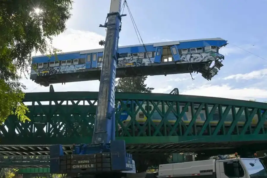 El Gobierno declaró la «emergencia ferroviaria» tras el choque de trenes