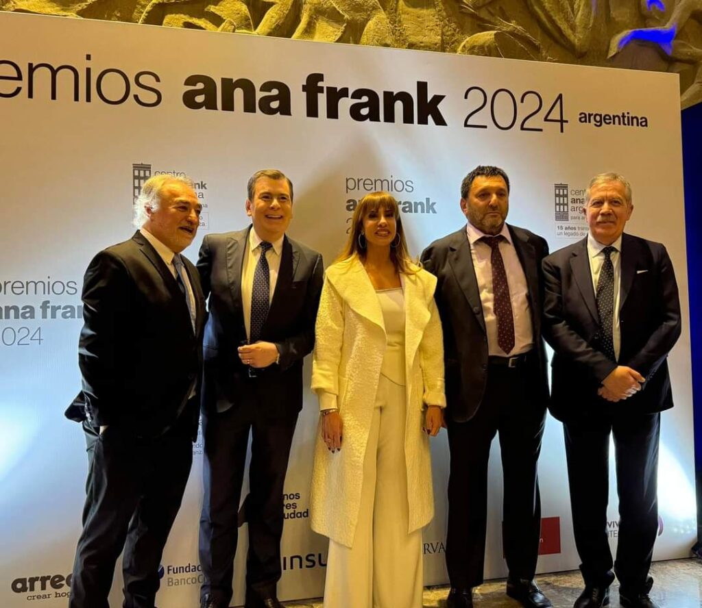 El Gobernador Zamora junto a la Senadora Claudia de Zamora participan de la entrega de premios Ana Frank