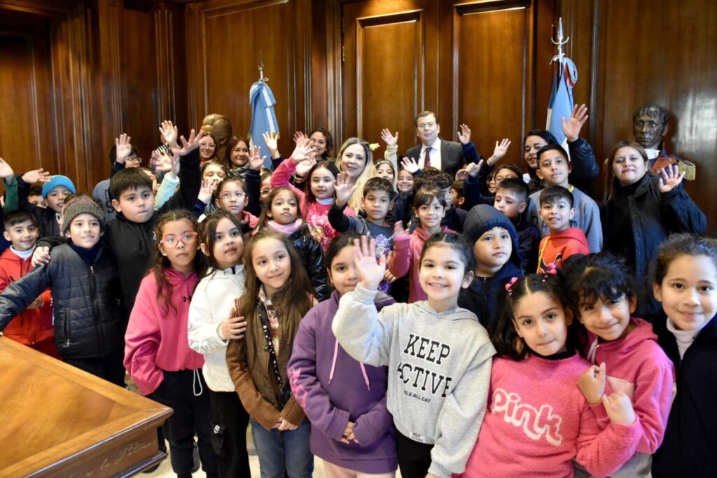 Alumnos del Colegio Espíritu Santo visitaron Casa de Gobierno