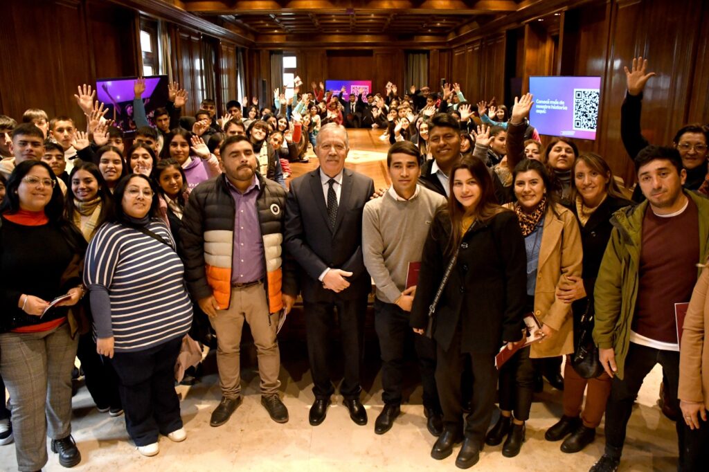 Alumnos del interior de Santiago del Estero visitaron Casa de Gobierno