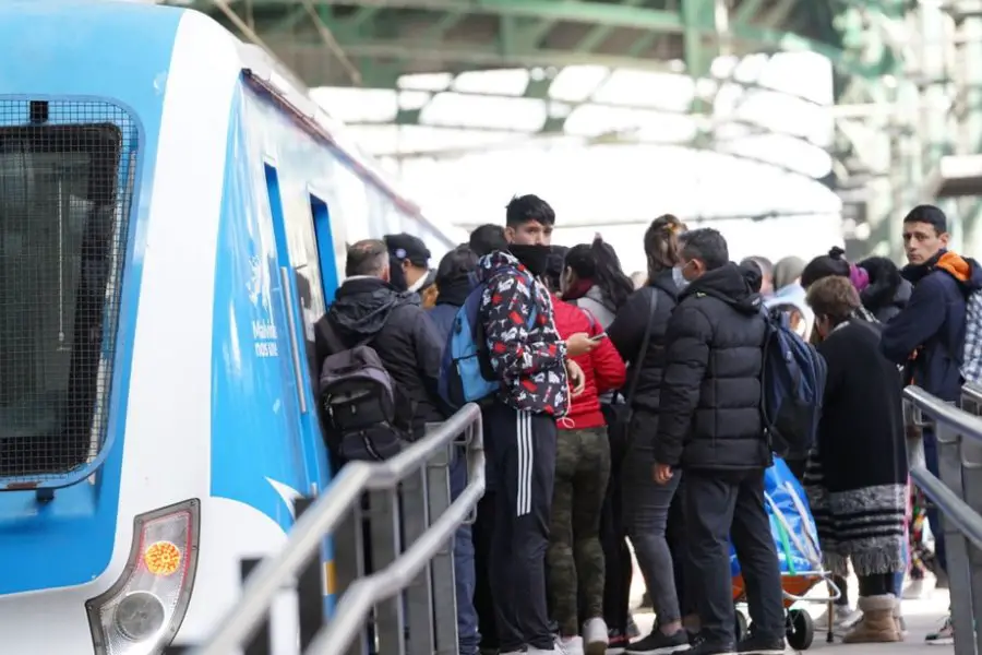 El Gobierno acordó que se postergue el paro de trenes de mañana