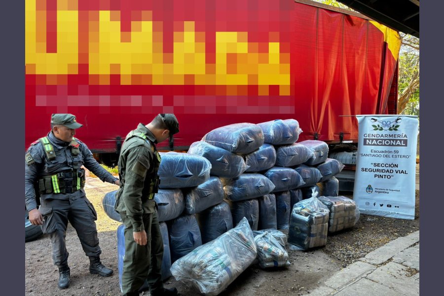 Camioneros traficaban 608 kilos de hojas de coca en carga de azúcar