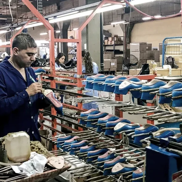 La actividad industrial en abril registró una caída anual de -14.2%
