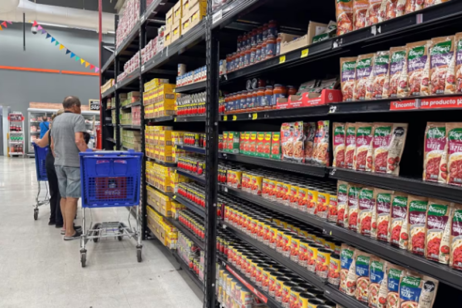 Las ventas en supermercados cayeron 17,6% y acumulan seis meses consecutivos en baja