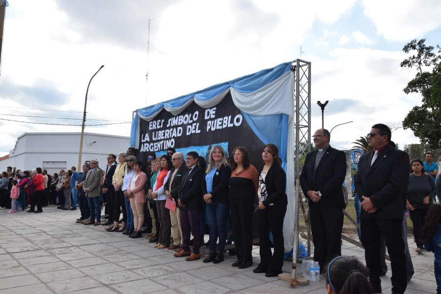 Emotivo acto por el Día de la Bandera Nacional en Añatuya