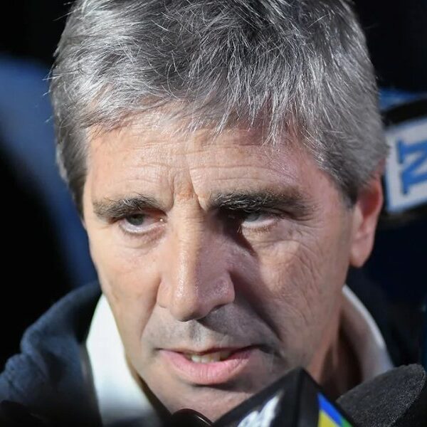 Caputo dijo que “no hay ninguna devaluación prevista” y reafirmó 4 pilares de su esquema económico