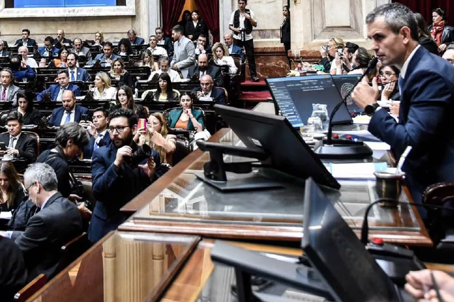 Diputados trata hoy en comisión Ley Bases y paquete fiscal