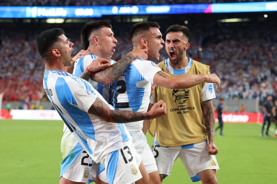 Argentina le ganó a Chile y se clasificó a los cuartos de final