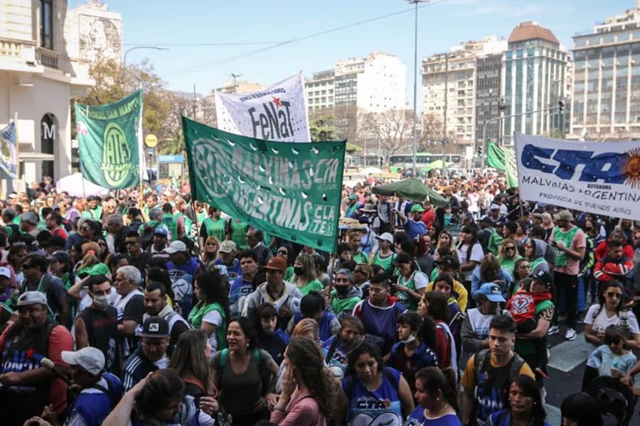 Gremios se movilizan en contra de la Ley Bases y el paquete fiscal