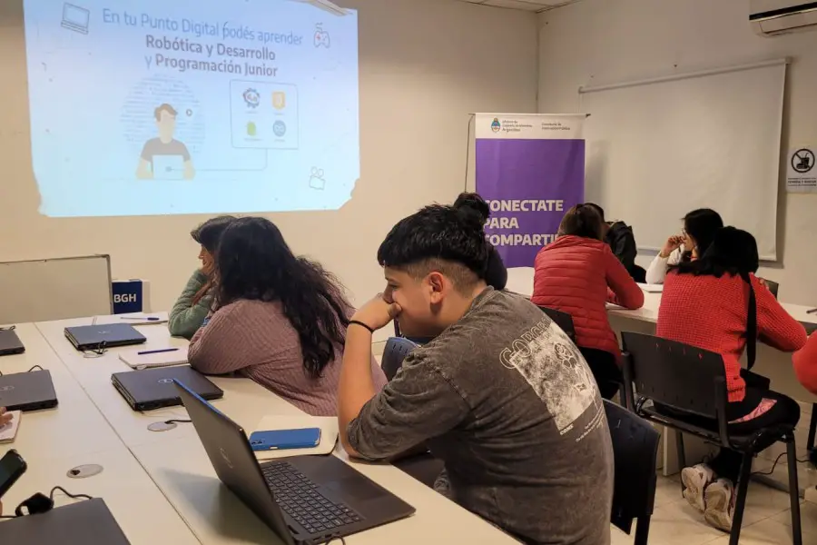 La Municipalidad continua con el ciclo orientado a jóvenes para optimizar la búsqueda de empleo