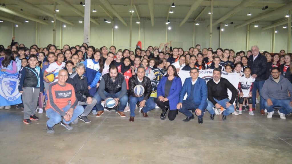 El vicegobernador asistió a la presentación oficial del Torneo Anual 2024 de Voleibol