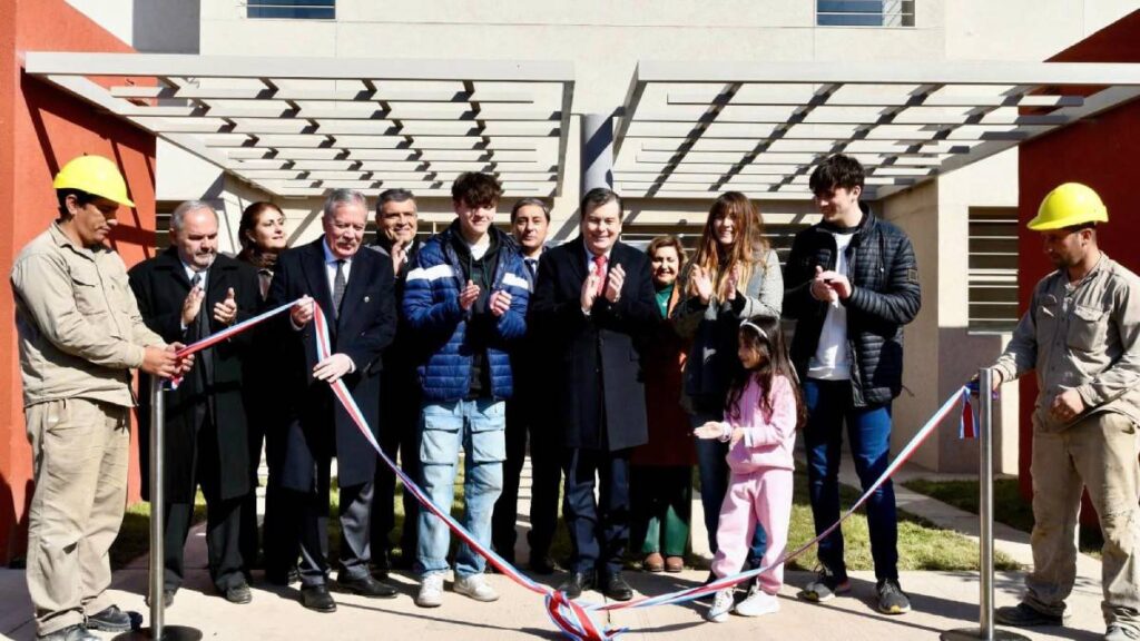 Gerardo Zamora inauguró el barrio “Raúl Ricardo Alfonsín” con la entrega de 92 viviendas