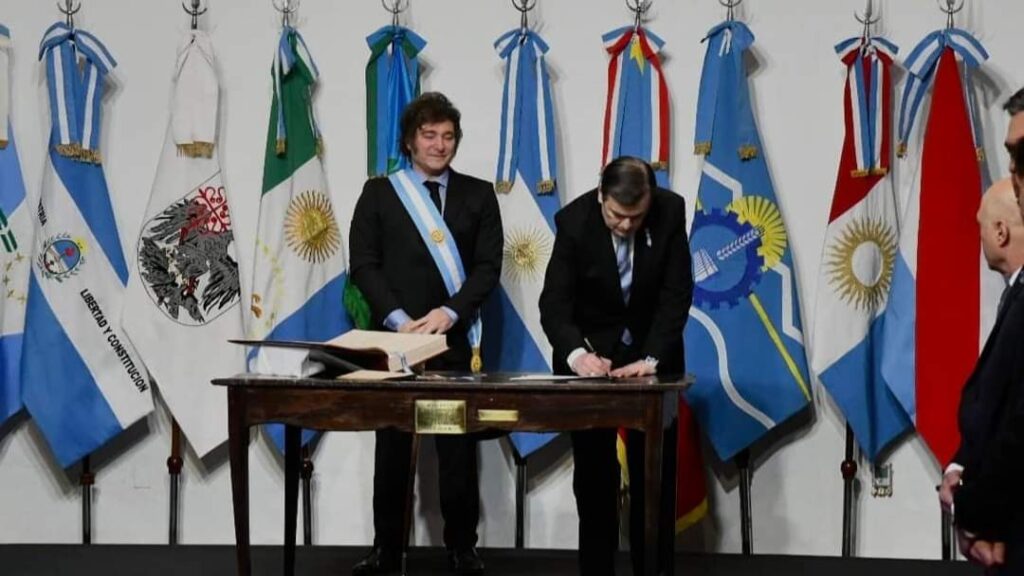 El gobernador Zamora participó en el acto del Día de la Independencia y firma del Pacto de Mayo en Tucumán