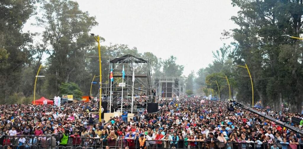 El Festival Madre de Ciudades deleitó al público en el Parque Aguirre