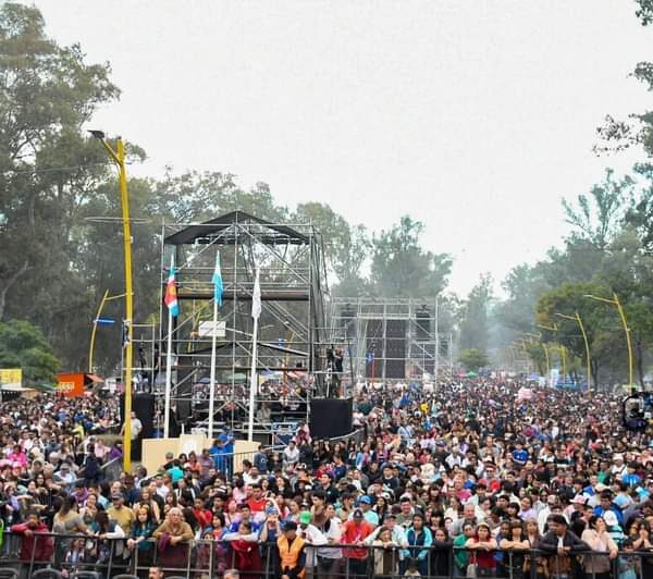 El Festival Madre de Ciudades deleitó al público en el Parque Aguirre