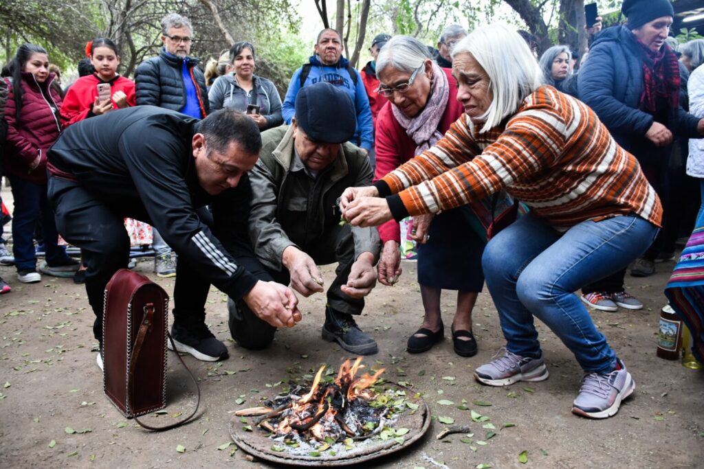 En el Patio del Indio se realizó el ritual de la Pachamama en la previa a la XXII Marcha de los Bombos