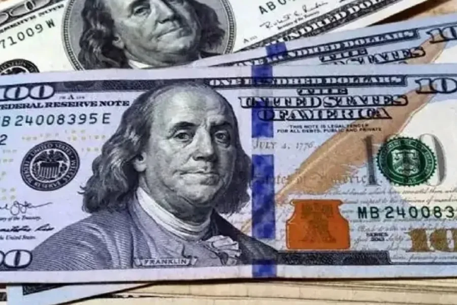 El dólar blue cae por primera vez en cuatro jornadas pero se mantiene arriba de los $1.400