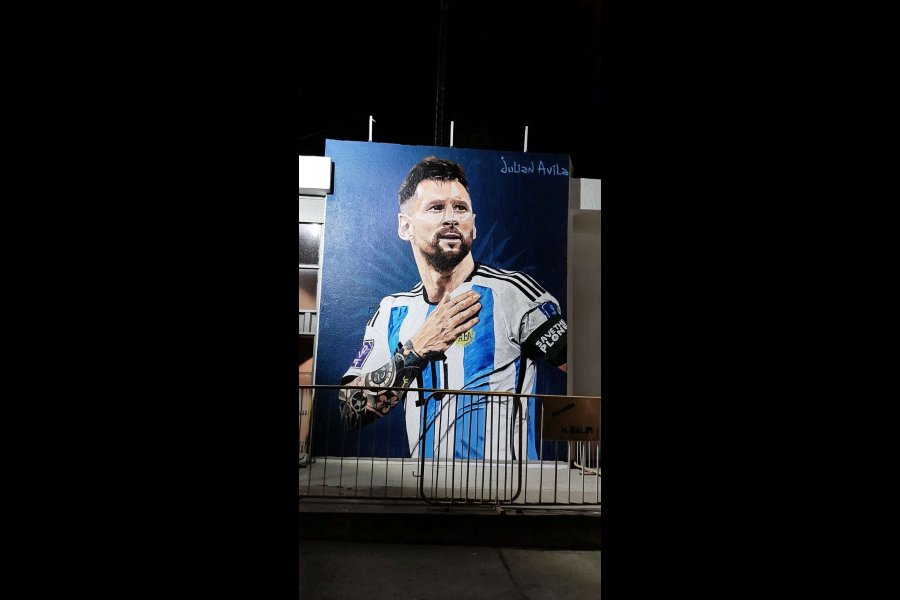 Pintaron mural de Lionel Messi en la ex terminal de ómnibus