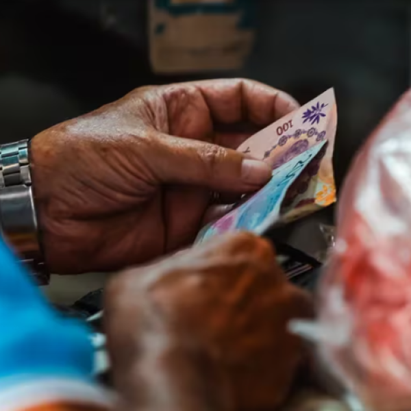 Una familia tipo en la Argentina necesitó $873.169 en junio para no entrar dentro de la pobreza
