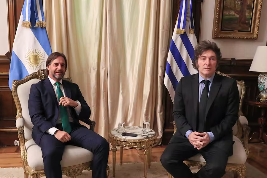 El presidente recibió a su par uruguayo  durante una hora