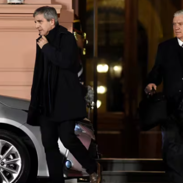 Caputo negocia un préstamo por USD 2.800 millones para pagar vencimentos de deuda