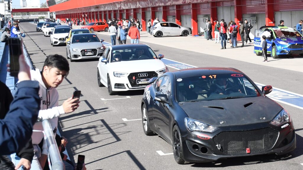 Decenas de pilotos recorren la pista del autódromo de Las Termas en el Track Day