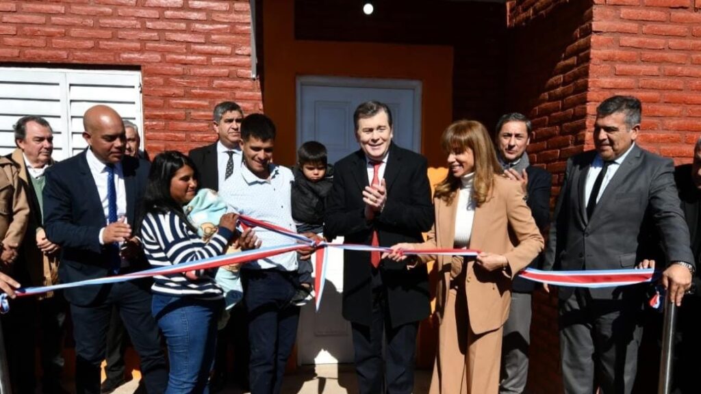 Zamora entregó en Choya la llave N° 30.000 del programa de viviendas sociales e inauguró importantes obras