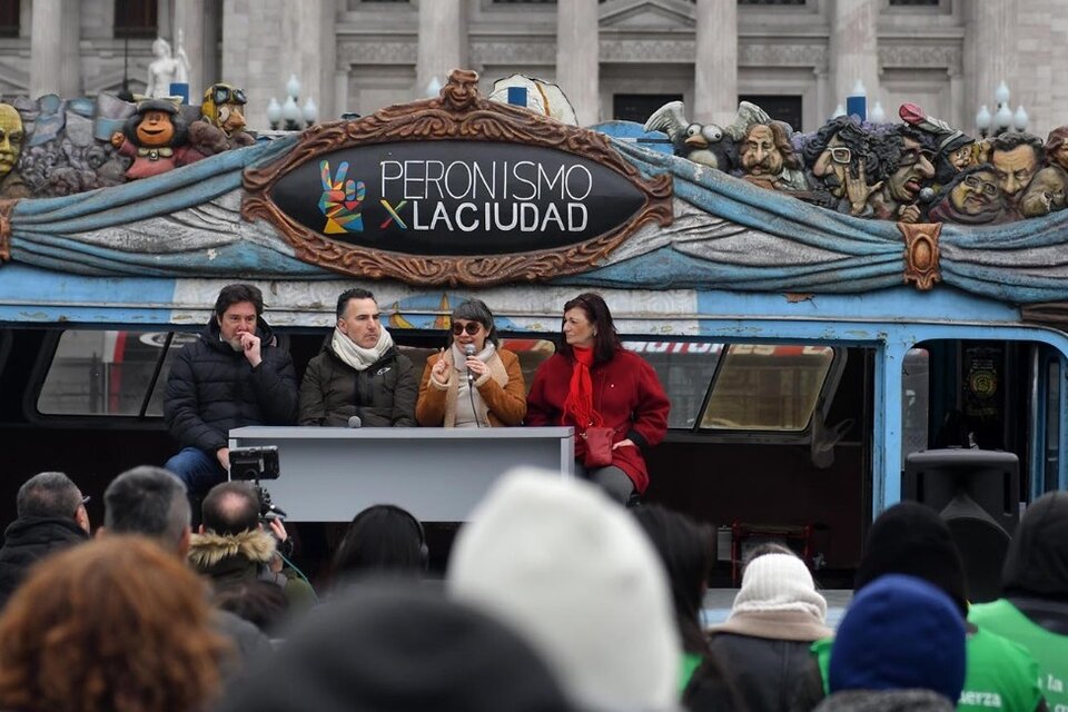 No se detiene el reclamo de expulsión de los diputados libertarios que visitaron a los genocidas