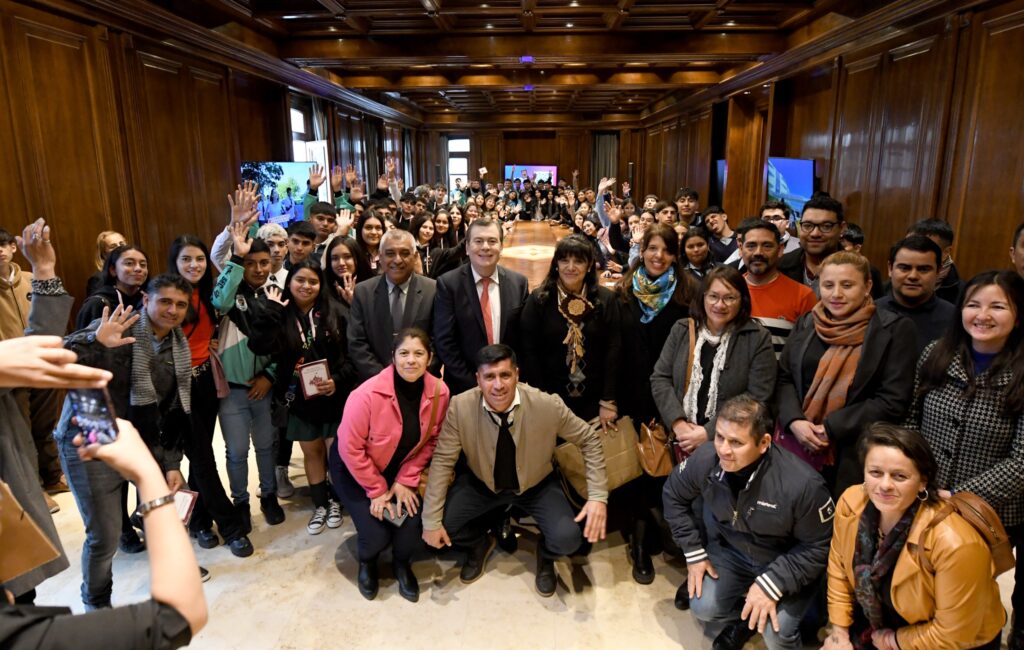 Zamora recibió a estudiantes de los departamentos Taboada, Figueroa, Ojo de Agua y Quebrachos