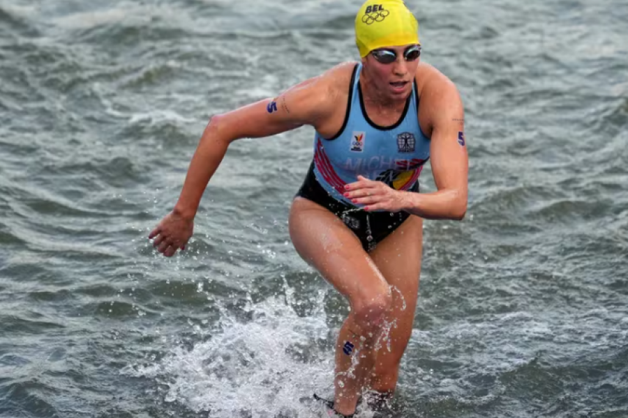 Escándalo en JJOO: una triatleta lleva 4 días internada tras sufrir la contaminación del río Sena