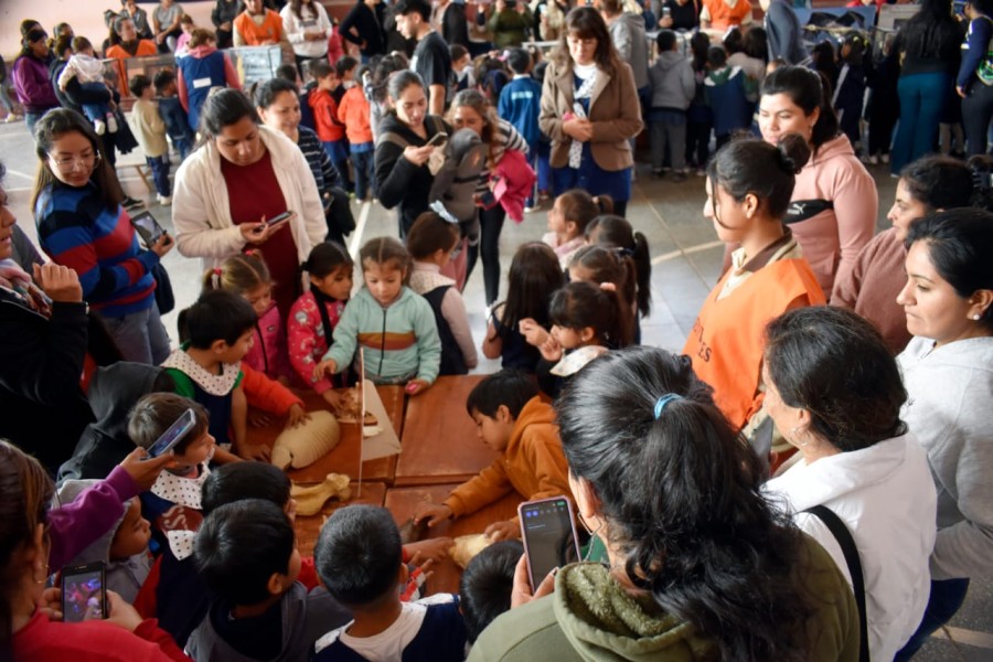 Llegó a la ciudad de Tintina el Museo Itinerante Argentino