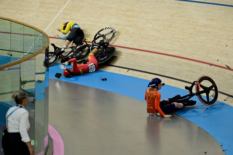 Impactante accidente en los JJOO: en ciclismo de pista, chocaron a 74 km/h