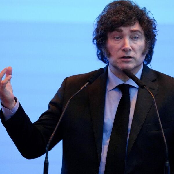 El Presidente elogió las políticas económicas de Chile en su visita no oficial
