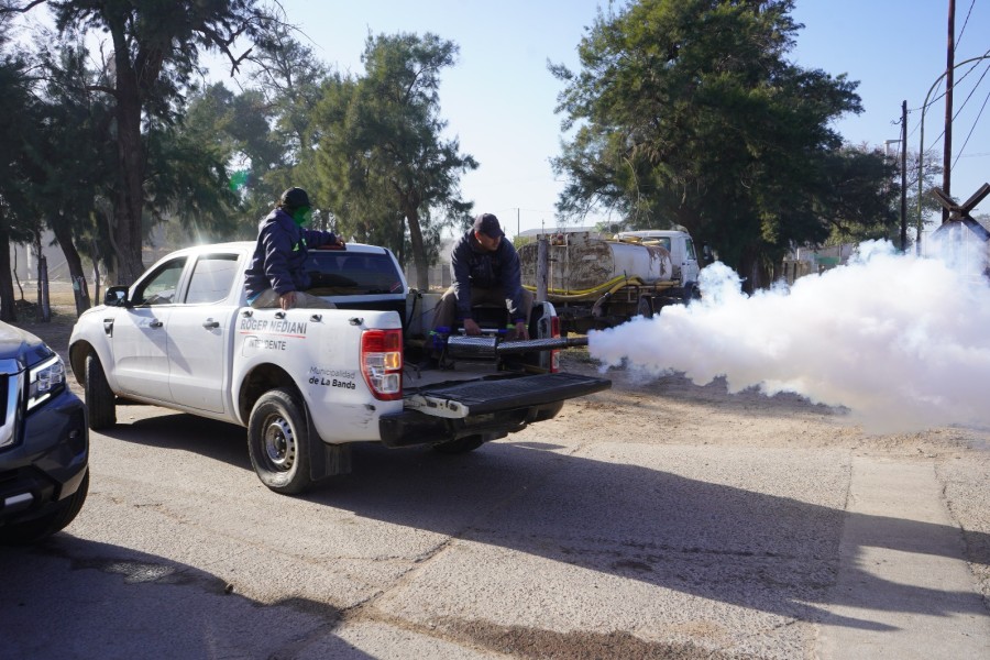 Continúan los trabajos de fumigación y limpieza en los barrios bandeños